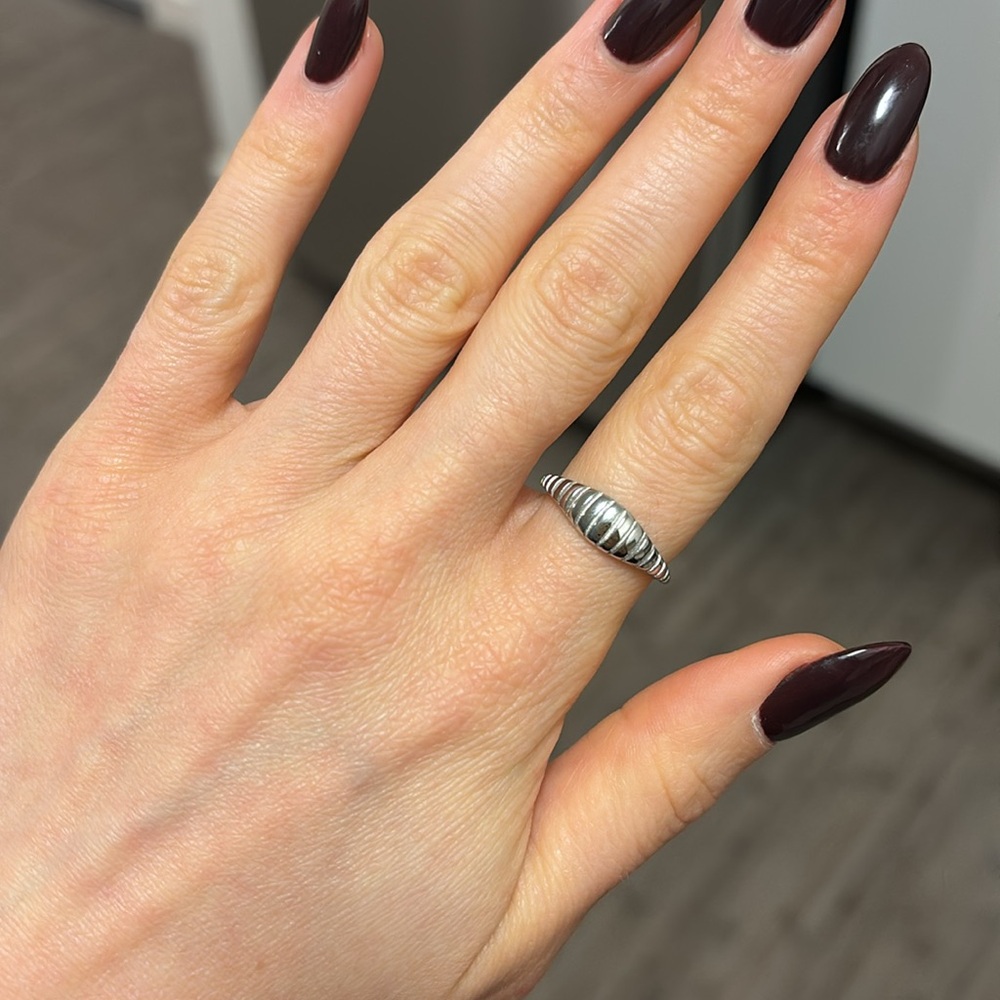 Dainty and delicate silver twist ribbed chunky ring Sz 7